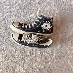 Size 7.5 converse